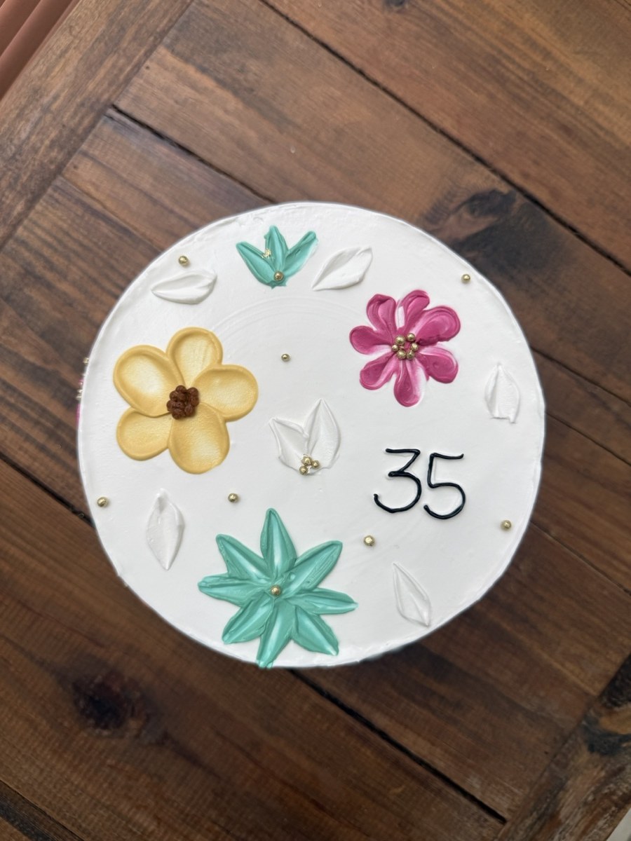 Bolo decorado em chantininho