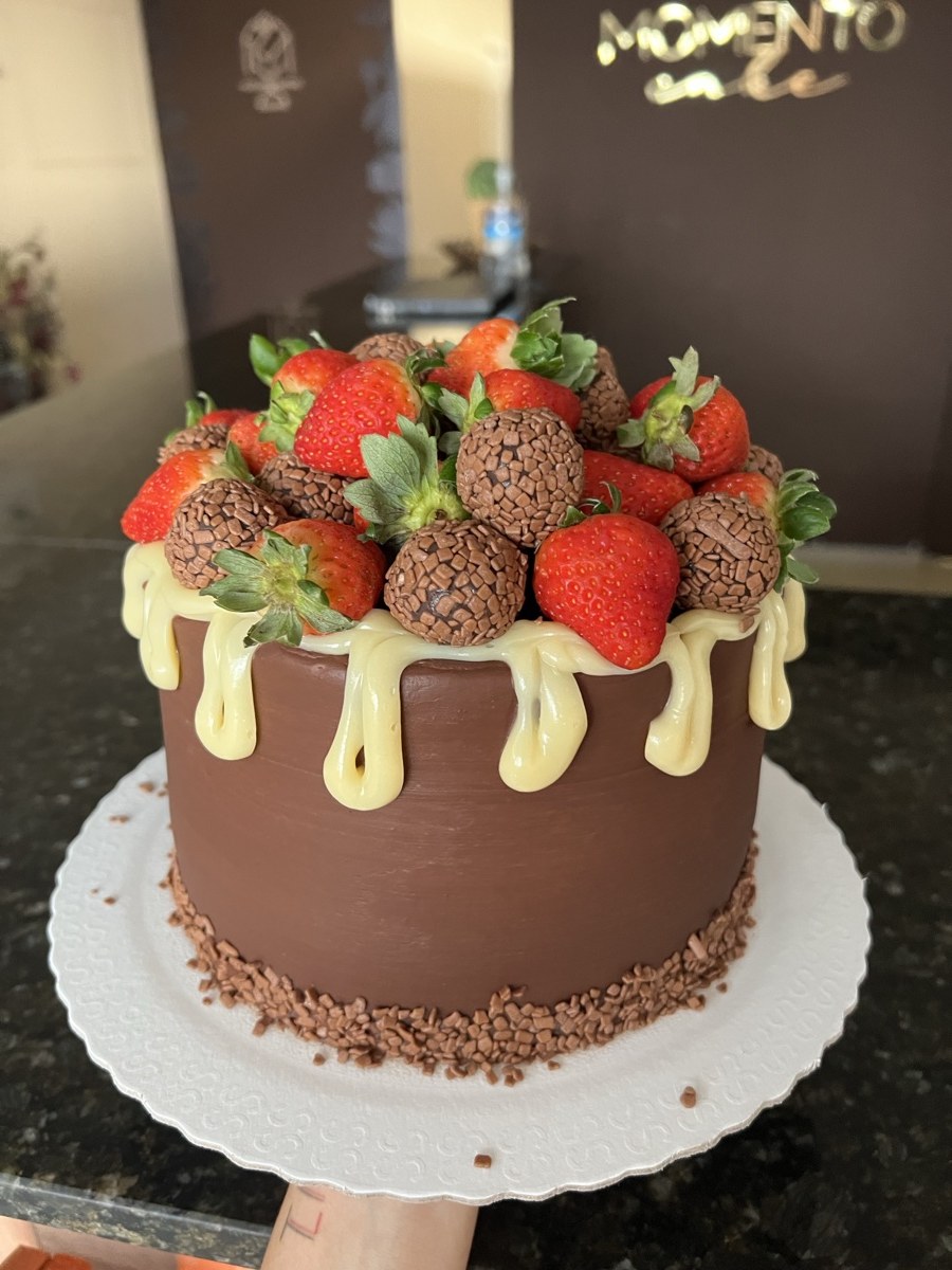 Bolo decorado em ganache cake