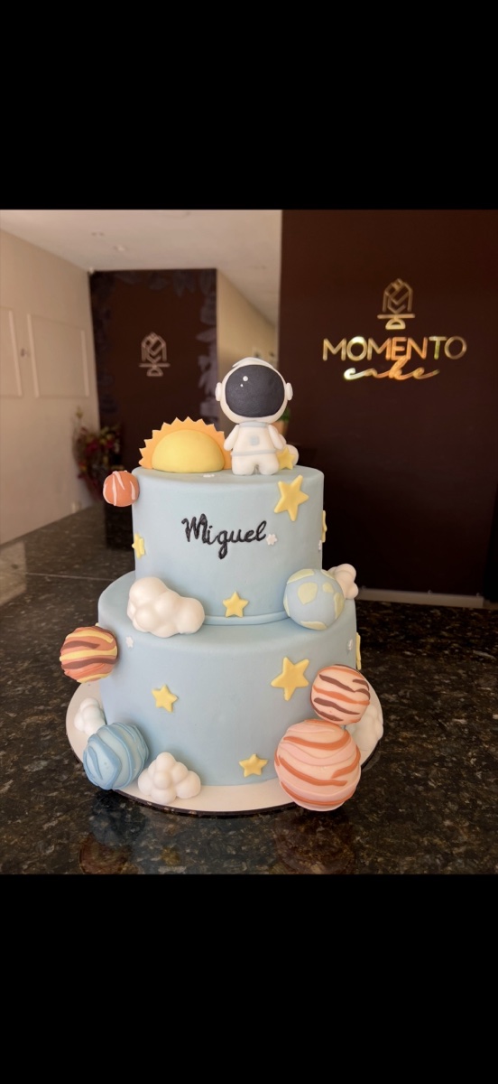 Bolo decorado em pasta americana